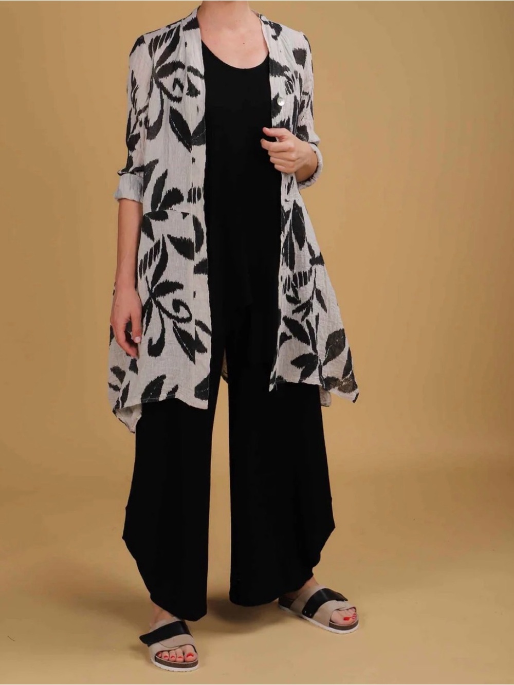 Luukaa Crinkle Guaze Black Leaf Patterned Duster